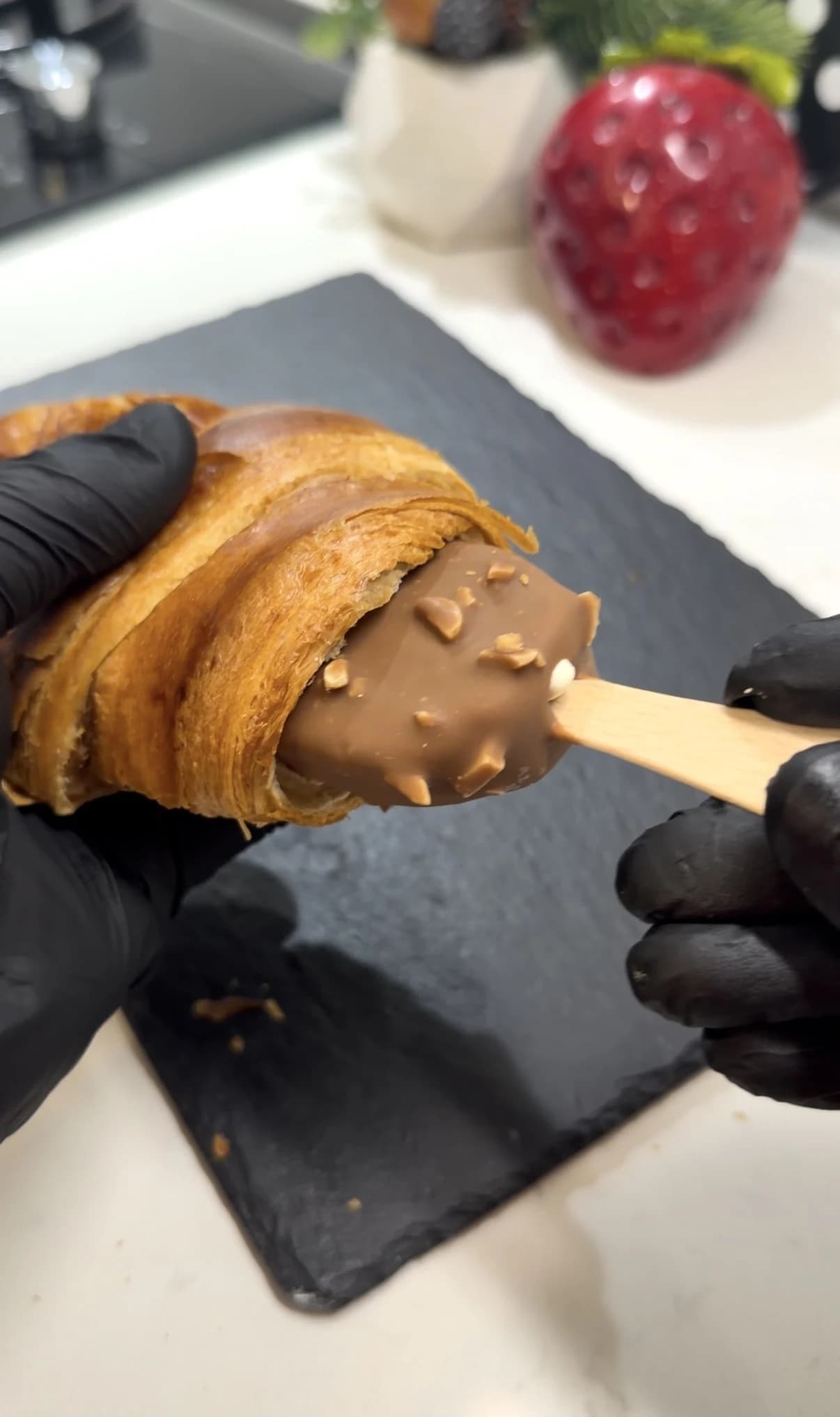 Viral Magnum Croissant