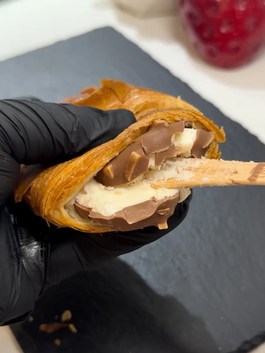 Viral Magnum Croissant