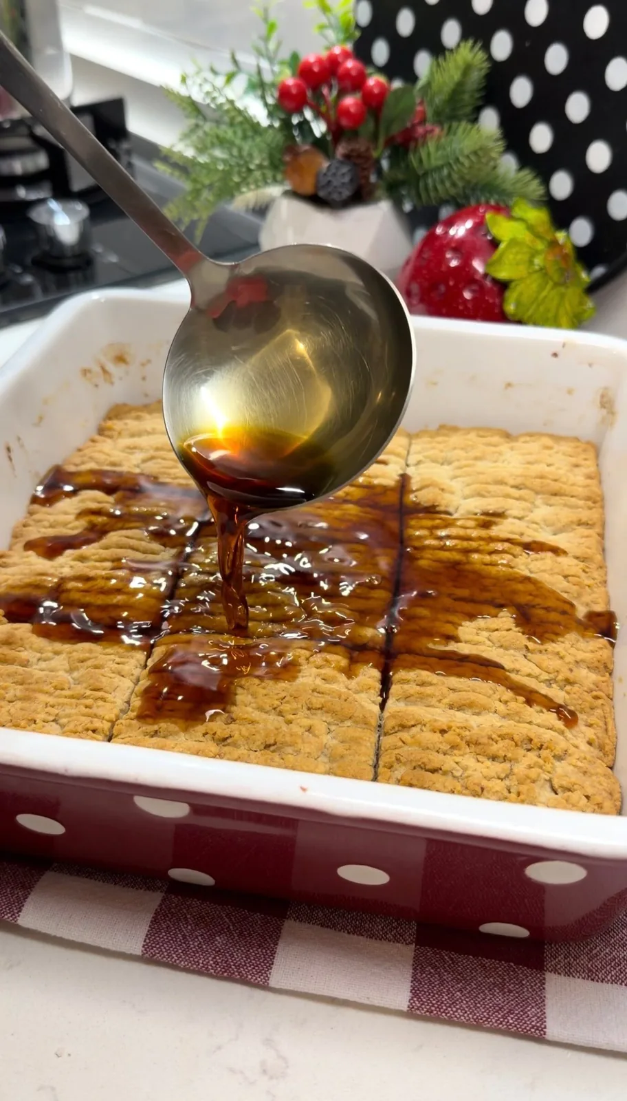 molasses syrup prepared for traditional Turkish nevzine dessert