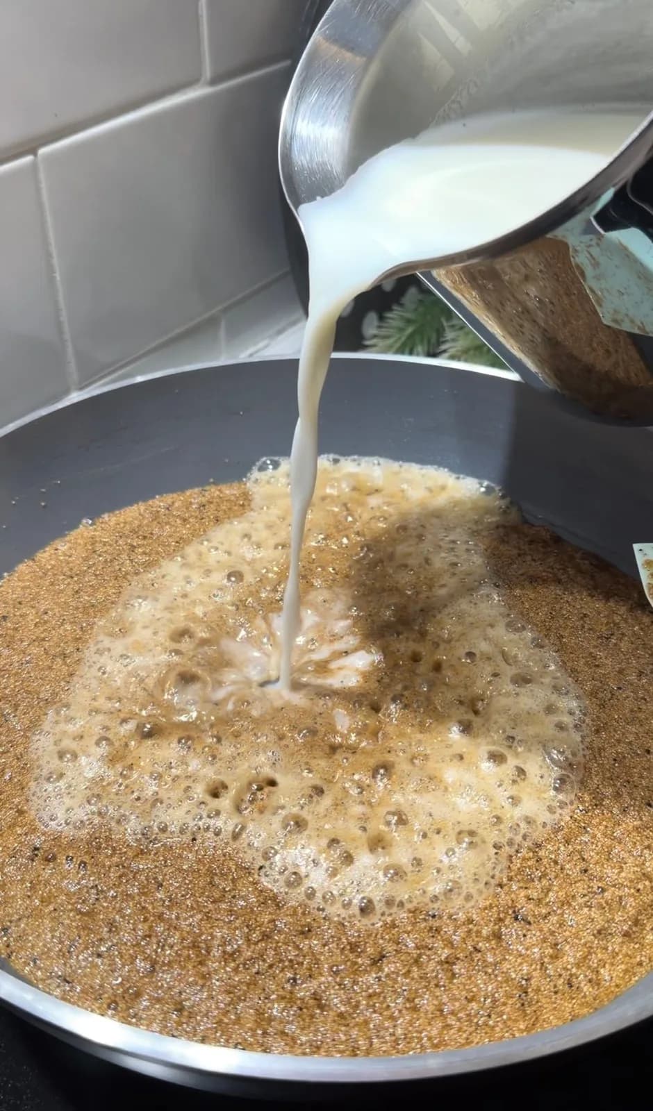 golden roasted semolina mixture for Turkish irmik helva